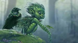 Petit être vert aux allures de lutin, assis sur un rocher moussu à côté d'un corbeau